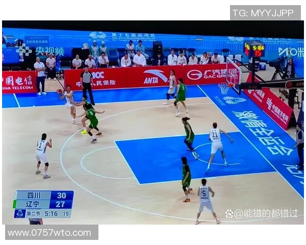 篮球比赛激烈对决，最终比分定胜负，球队实力展现精彩时刻